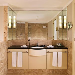 One-Bedroom Junior Twin Suite Club Lounge Access